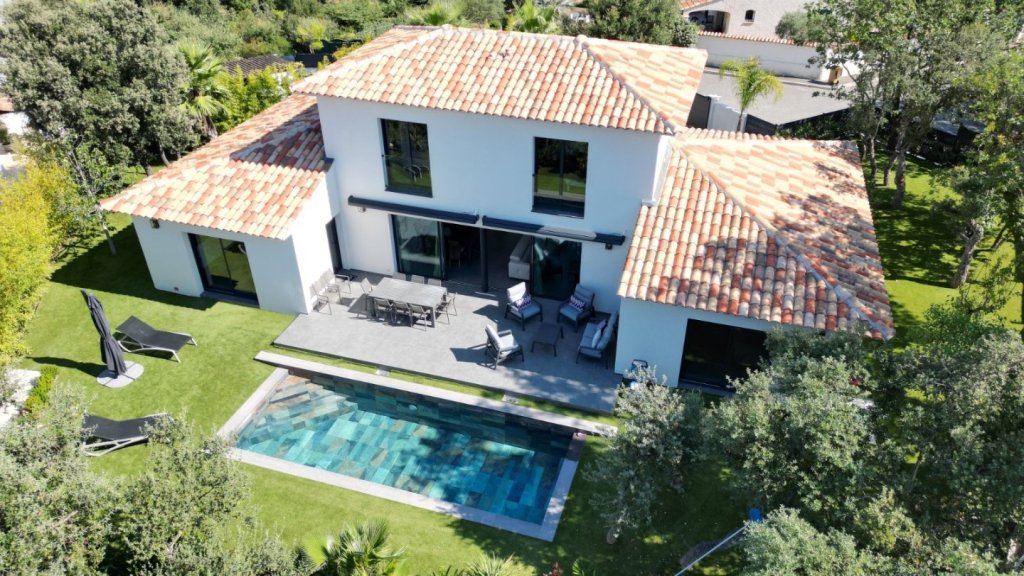 VILLA A VENDRE - FREJUS valescure - 210 m2 - 1�395�000�&euro;