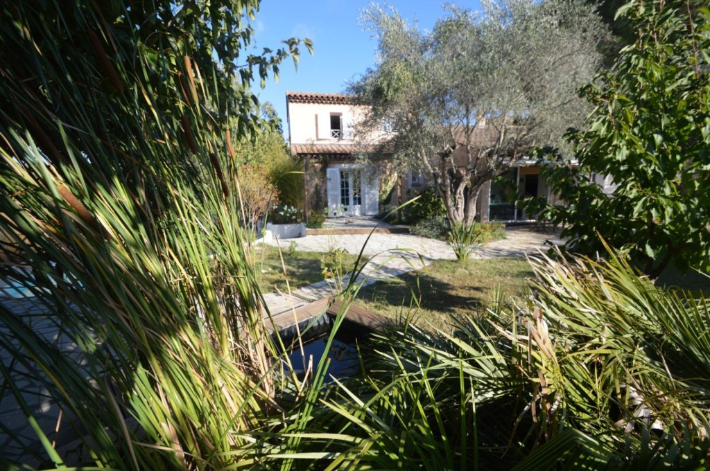 VILLA A VENDRE - FREJUS - 180 m2 - 920�000�&euro;