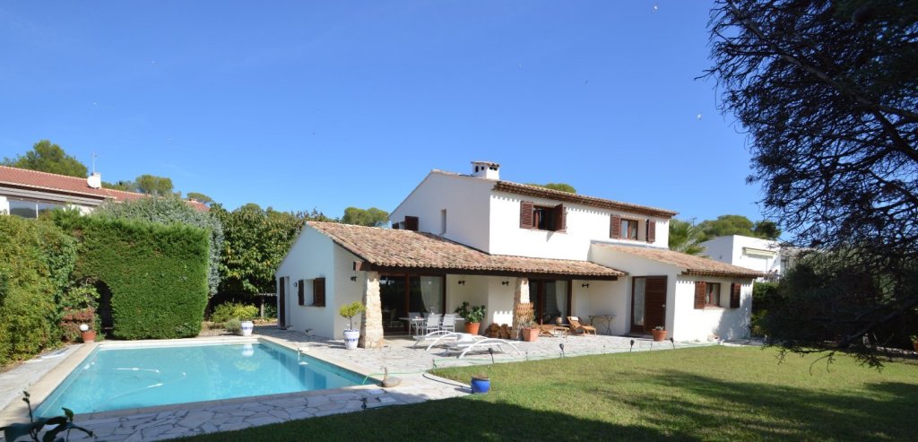 VILLA 5 PIECES A VENDRE - ST RAPHAEL BOULOURIS - LES PLAINES - 200 m2 - 1�100�000�&euro;