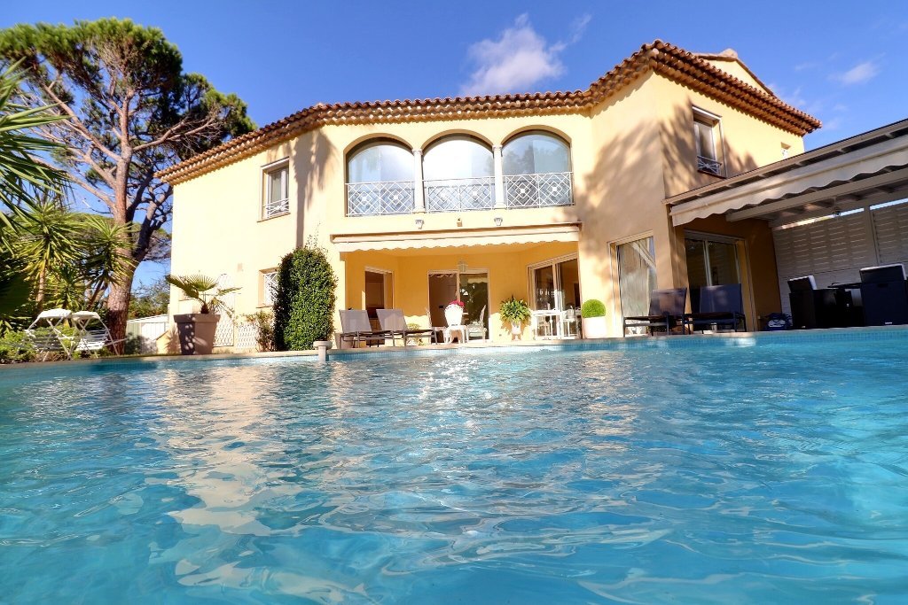 VILLA A VENDRE - ST RAPHAEL - 180 m2 - 1�294�000�&euro;