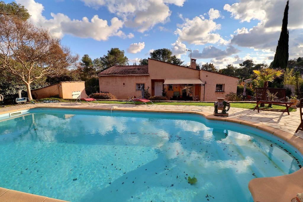 VILLA A VENDRE - ST RAPHAEL - 150 m2 - 892�000�&euro;