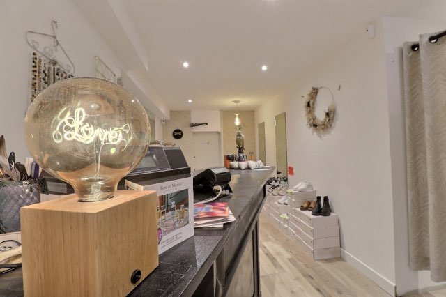 FONDS DE COMMERCE A CEDER - HABILLEMENT - TEXTILE - ST RAPHAEL - 167�000�&euro;