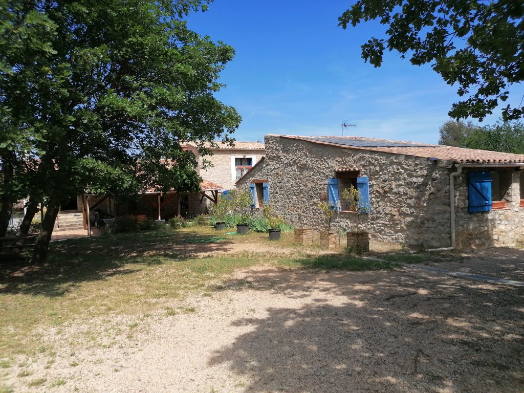 Mas en pierre avec d�pendances A VENDRE - ST PAUL EN FORET - 255 m2 - 892�500�&euro;