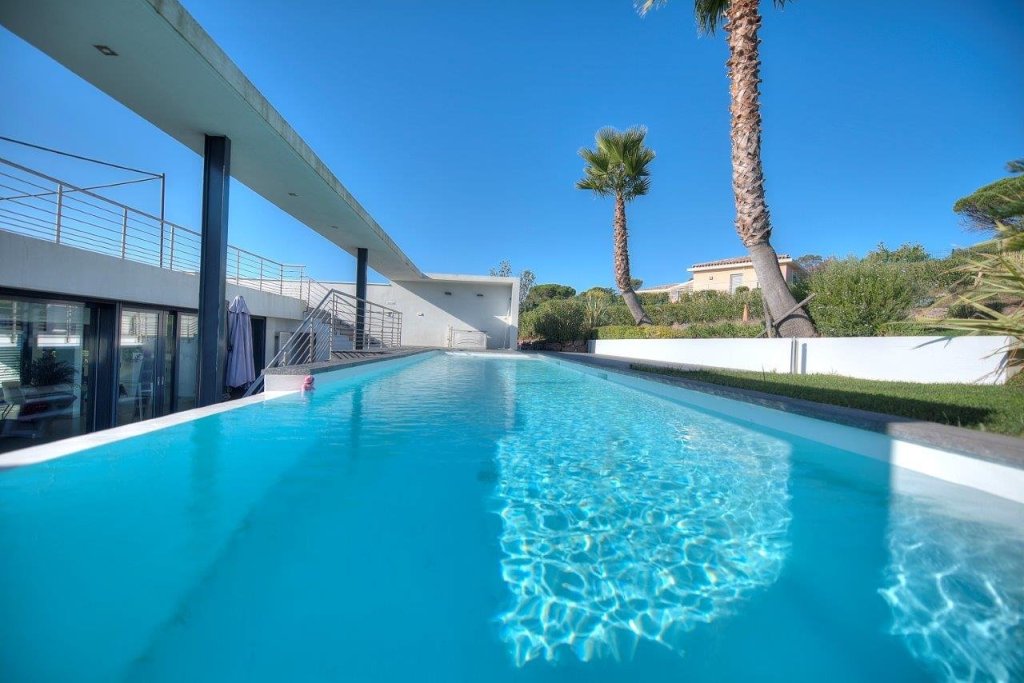 VILLA CONTEMPORAINE A VENDRE - ST RAPHAEL LES VEYSSIERES - 216 m2 - 1�740�000�&euro;