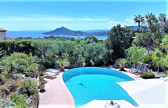 villa A VENDRE - ST RAPHAEL - 175 m2 - 1�750�000�&euro;