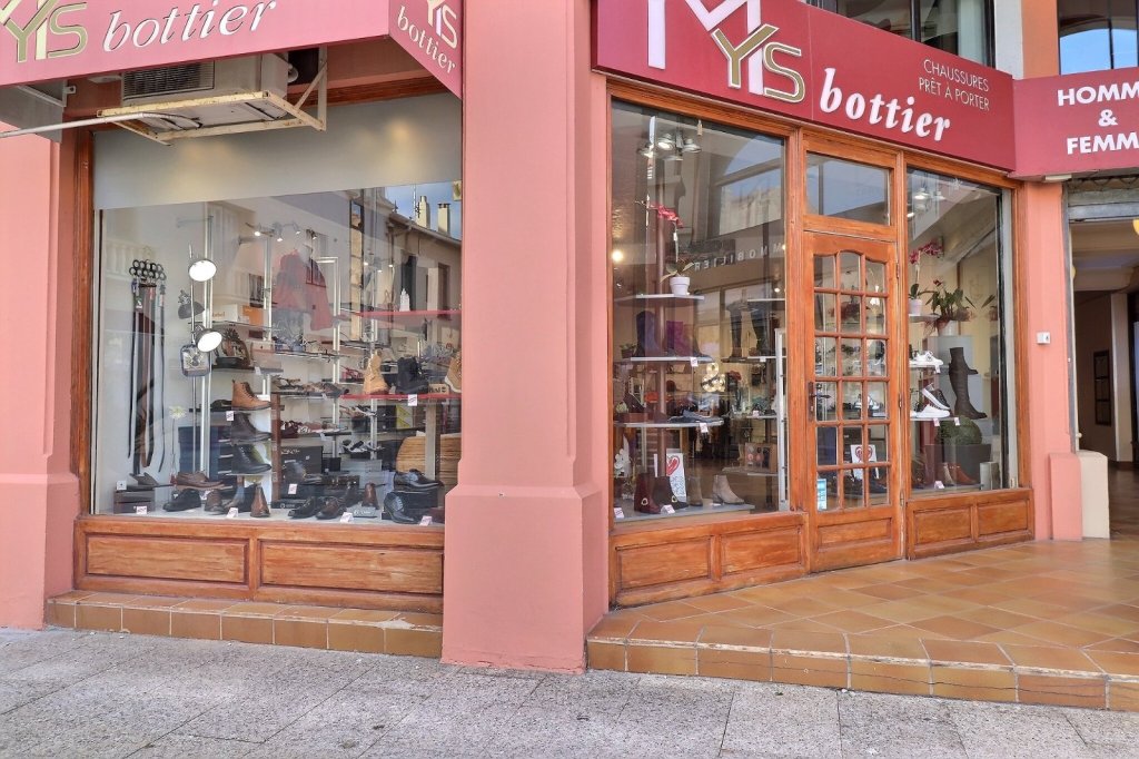 Fonds de commerce et droit au bail A VENDRE - ST RAPHAEL - 58.68 m2 - 225�000�&euro; 