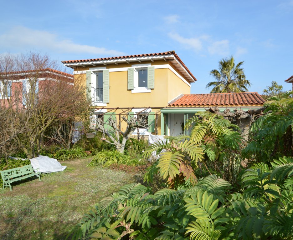 MAISON A VENDRE - FREJUS - 99.19 m2 - 611�000�&euro;