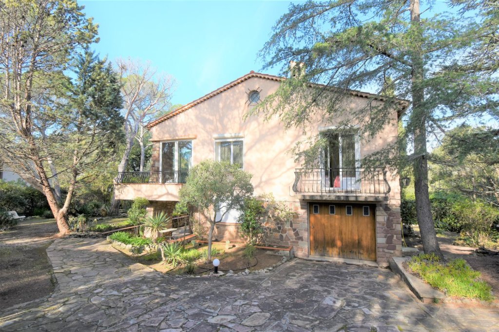 MAISON A VENDRE - ST RAPHAEL - 169 m2 - 620�000�&euro;