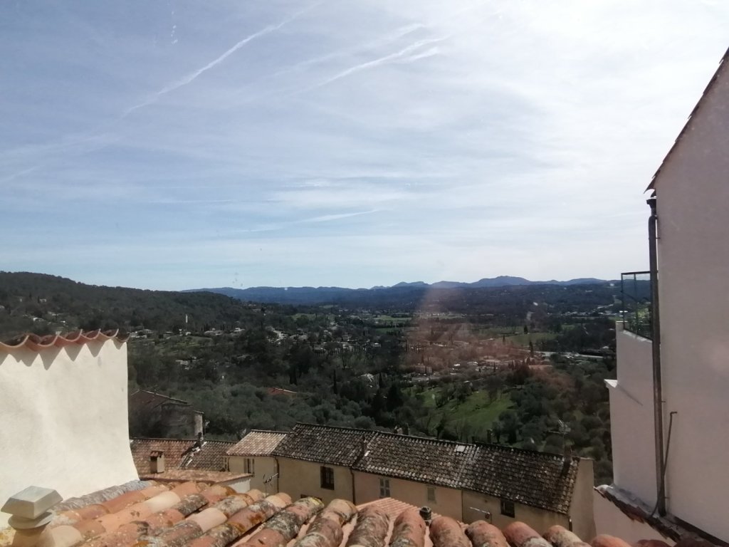 Appartement au dernier �tage. - TOURRETTES - 57.15 m2 - VENDU