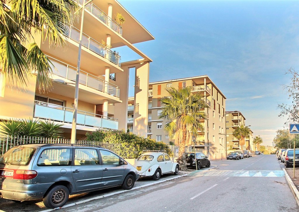 APPARTEMENT T4 A LOUER - ST RAPHAEL - 87.8 m2 - 1�115�&euro; charges comprises par mois