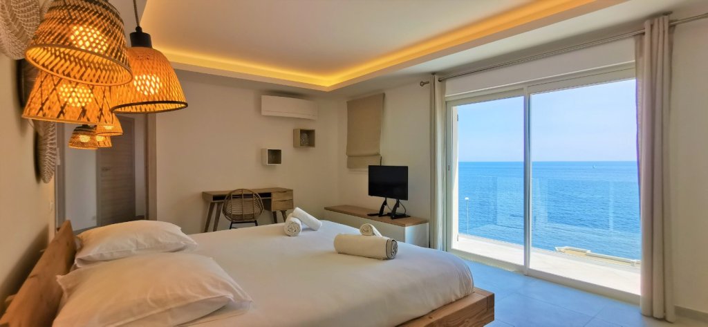 VILLA VUE MER A VENDRE - ANTHEOR - 400 m2 - 3�500�000�&euro;